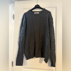 Old Navy Men’s charcoal gray cotton sweater size L long sleeve good condition.